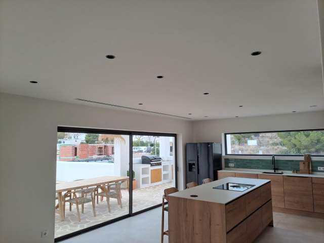 Cómo ahorrar en tu factura de luz con una climatización eficiente en casa